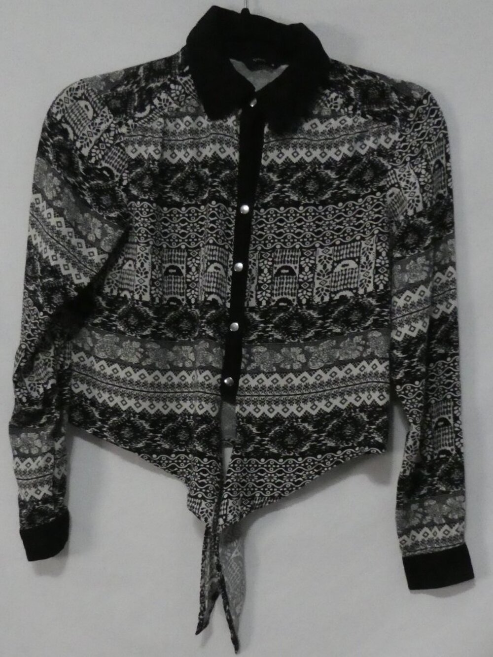 SPLASH Geometric Tribal Print Tie Front Crop Blouse Button-Up Shirt - Size 6